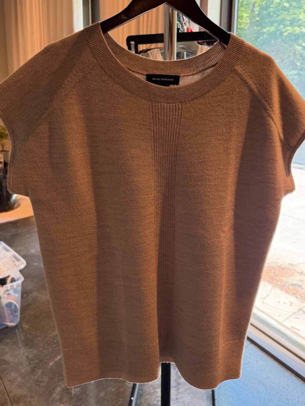 Like New! Club Monaco short sleeve sweater Size Med